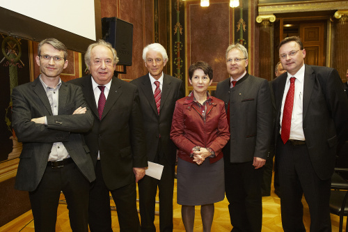 v.links: Mag. Gerhard Mader, Fritz Neugebauer - Zweiter Nationalratspräsident, Rudi Gamper - ehem. Koordinator des RAI Senders Bozen, Mag.a Barbara Prammer - Nationalratspräsidentin, Hermann Gahr - Nationalratsabgeordneter der ÖVP und Univ.-Prof. Dr. Michael Gehler - Historiker