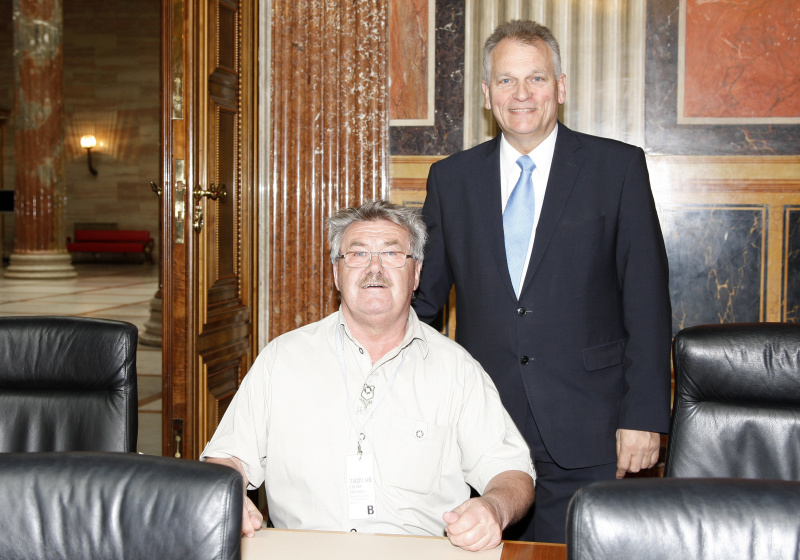 v.li. Veranstaltungsteilnehmer und Gottfried Kneifel - Präsident des Bundesrates