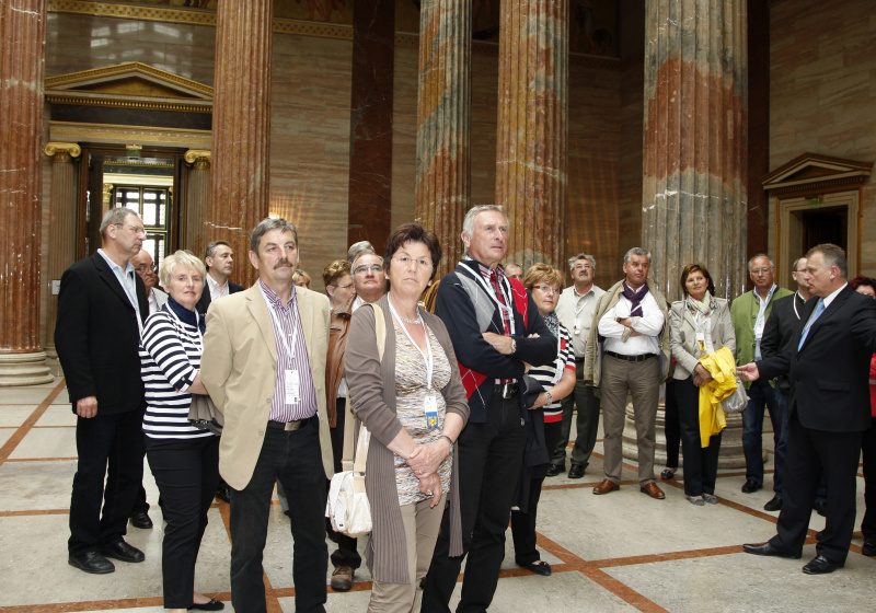 Gottfried Kneifel - Präsident des Bundesrates (re) und VeranstaltungsteilnehmerInnen
