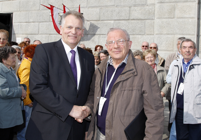 Gottfried Kneifel - Präsident des Bundesrates und Veranstaltungsteilnehmer