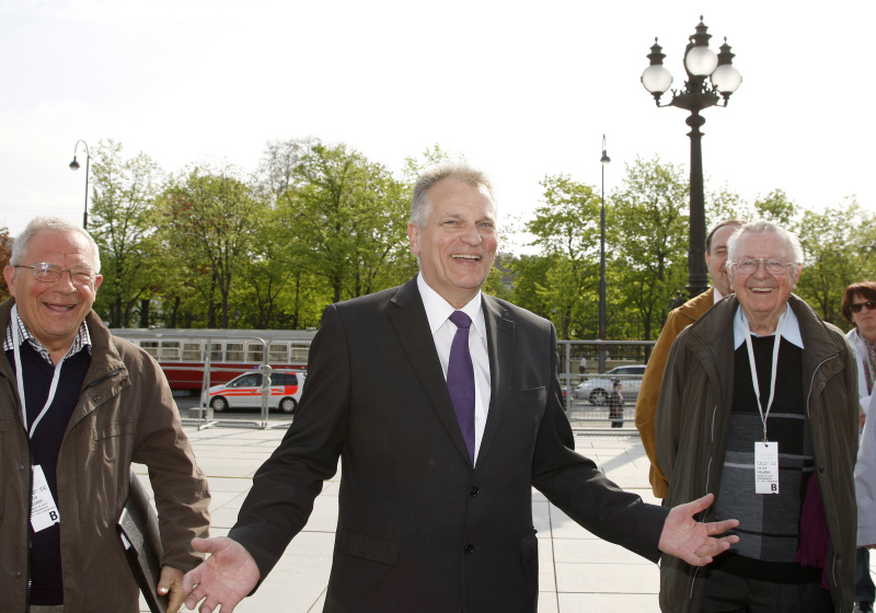 Gottfried Kneifel - Bundesratspräsident mit VeranstaltungsteilnehmerInnen