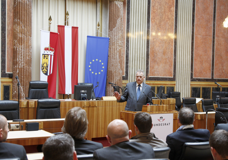 Gottfried Kneifel - Praesident des Bundesrates am Rednerpult