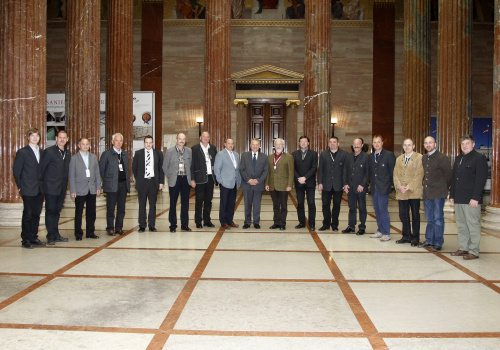 Gruppenfoto mit Gottfried Kneifel - Bundesratspräsident (9.v.li.) und den Veranstaltungsteilnehmern