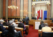 Gottfried Kneifel - Praesident des Bundesrates (neben Rednerpult) und VeranstaltungsteilnehmerInnen