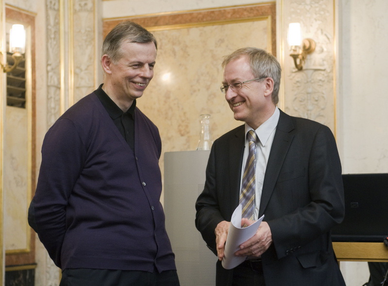 v.li.: Univ.-Prof. Mag. Dr. Alois Ecker - Fachdidaktikzentrum Geschichte, Sozialkunde und politische Bildung, Universität Wien  im Gespräch mit Univ.-Prof. Dr. Wolfgang Sander - Department für Didaktik der politischen Bildung, Universität Wien