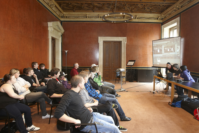 Workshopbetrieb  mit den Jugendlichen