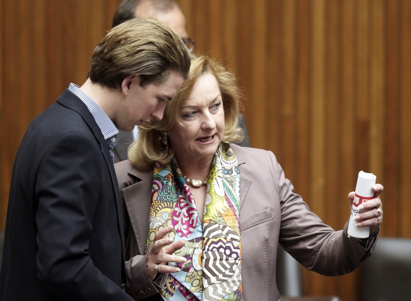 v.li. Sebastian Kurz - Staatssekretär im Bundesministerium für Inneres und Dr. Maria Fekter - Finanzministerin im Gespräch