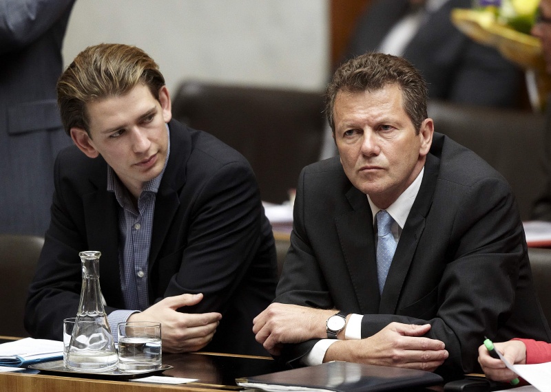 Auf der Regierungsbank v.li. Sebastian Kurz - Staatssekretär im Bundesministerium für Inneres und Dr. Wolfgang Waldner- Staatssekretär im Bundesministerium für europäische und internationale Angelegenheiten