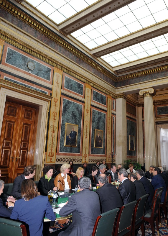 Österreichische Delegation v.li. Mag. Helfried Carl, Mag.a Alev Korun - Nationalratsabgeordnete, Dr.in Ursula Plassnik - Nationalratsabgeordnete, Carmen Gartelgruber - Nationalratsabgeordnete, Mag.a Barbara Prammer - Nationalratspräsidentin, Dr. Josef Cap - Klubobmann der SPÖ, Harald Vilimsky - Nationalratsabgeordneter; Dr. Georg Posch - Parlamentsdirektor und Dr.in Brigitte Brenner - Parlamentsdirektion.