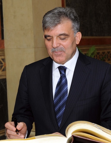 Abdullah Gül - Staatspräsident der Republik Türkei beim Eintrag in das Gästebuch