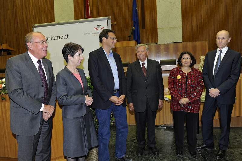 v.li. Peter Bochskanl Präsident des Presseclub Concordia, Mag.a Barbara Prammer - Nationalratspräsidentin, Karim El-Gawhary - Preisträger Kategorie Pressefreiheit, Hugo Portisch - Preisträger Ehrenpreis 2010 des Presseclub Concordia, Sihem Bensedrine - Preisträgerin Sonderpreis Pressefreiheit und Dr. Peter Resetarits - Preisträger Kategorie Menschenrechte