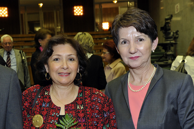 v.li. Sihem Bensedrine - Preisträgerin Sonderpreis Pressefreiheit und Mag.a Barbara Prammer - Nationalratspräsidentin