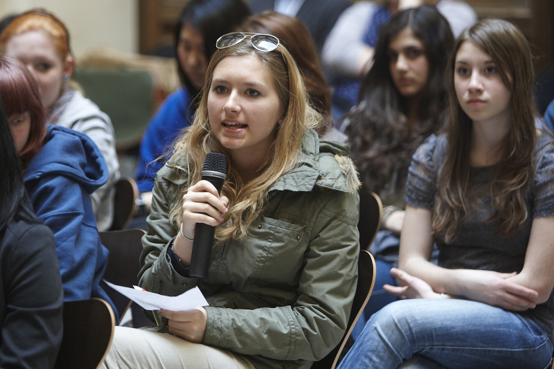 Jugendliche Teilnehmerin am Wort