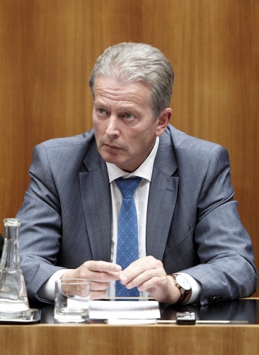 Auf der Regierungsbank Dr. Reinhold Mitterlehner - Wirtschaftsminister