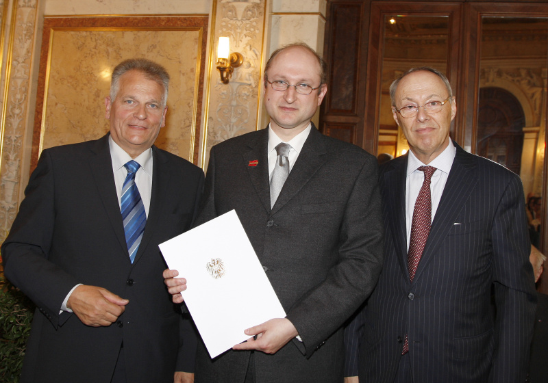 v.li. Gottfried Kneifel - Präsident des Bundesrates, Mag. Lukas Marcel Vosicky - Generalsekretär der Österreichisch-Rumaenischen Gesellschaft - Ehrenzeichenträger und Dr. Wolfgang Ruttenstorfer - Staatssekretär a.D.