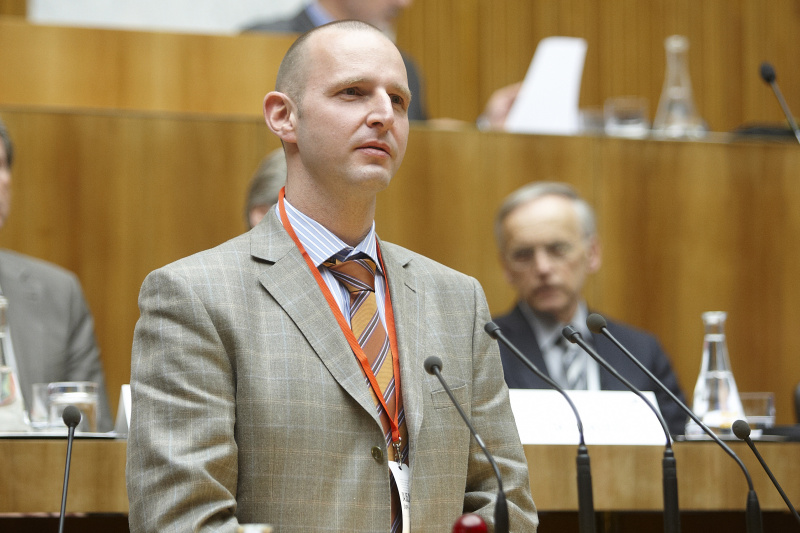 Mag. Dr. Eckehard Quin - Vorsitzender der AHS-Gewerkschaft am Rednerpult