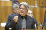 Stefan Schennach - Bundesratsmitglied der SPÖ am Rednerpult