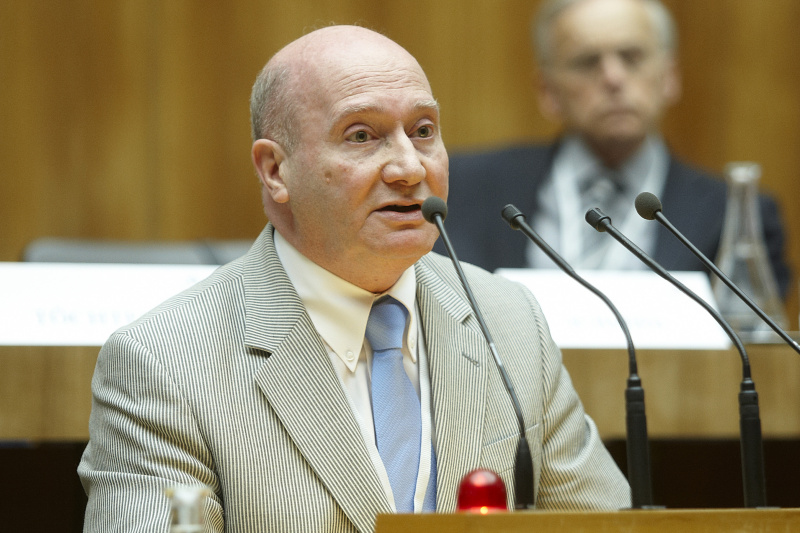 Prof. Anas Schakfeh - Islamische Glaubensgemeinschaft in Österreich am Rednerpult