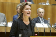 Mag. Daniela Musiol - Nationalratsabgeordnete der Grünen am Rednerpult