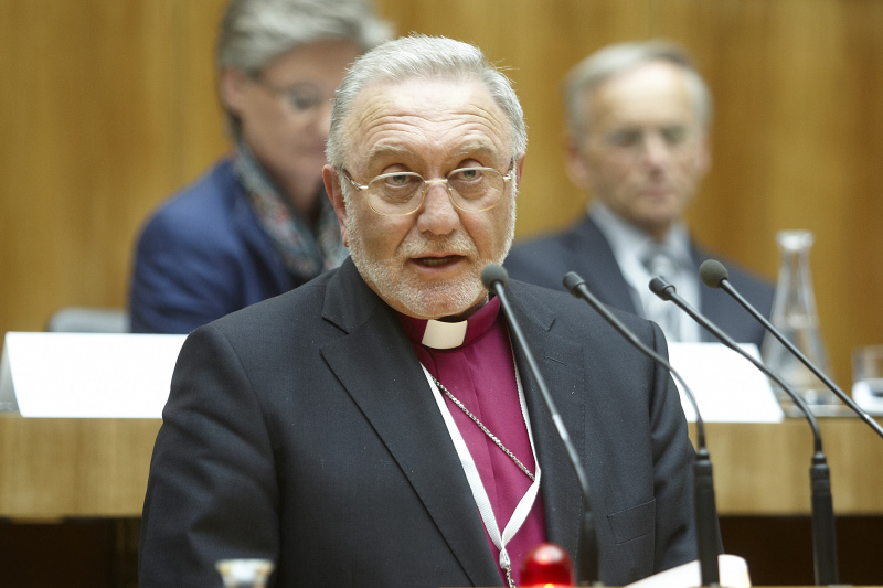 Dr. Emanuel Aydin - Syrisch-orthodoxe Kirche in Österreich am Rednerpult