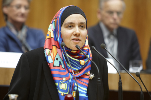 Mag. Amena Shakir - Islamische Glaubensgemeinschaft in Österreich am Rednerpult