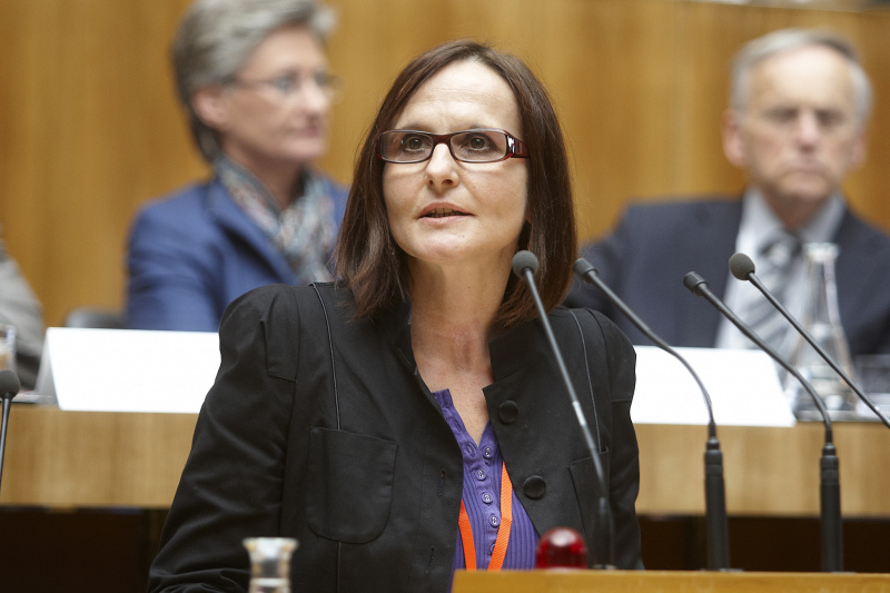 Dr. Anita Kitzberger - AHS-Lehrerin für Ethik am Rednerpult