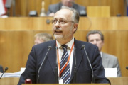 Dr. Dieter Braunstein - Direktor GRG 23, Wien am Rednerpult
