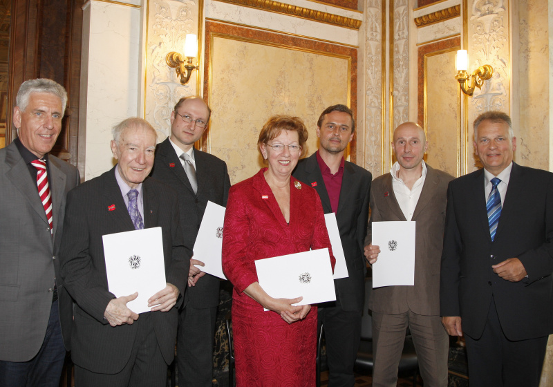 v.li.Ministerialrat Prof. DDr. Claus Walter -  Präsident des Dachverbands PaN, Ludwig Huber - Vorstandsmitglied der Oesterreichisch-Amerikanischen Gesellschaft, Mag. Lukas Marcel Vosicky - Generalsekretaer der Oesterreichisch-Rumaenischen Gesellschaft, Marguerite Machek-Vos - Ehrenpraesidentin der Oesterreichisch-Belgischen Gesellschaft, Mag. Hubert Heine - Generalsekretaer der Oesterreichisch-Australischen Gesellschaft, Dipl.-Ing. Franz Leuthner - Generalsekretaer der Österreichisch-Bhutanischen Gesellschaft und Gottfried Kneifel - Praesident des Bundesrates