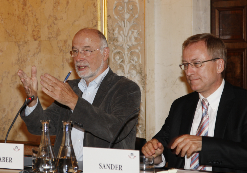 Am Podium v.li. Ao. Univ.-Prof. Dr. Christian Vielhaber - Universität Wien und  Univ.-Prof. Dr. Wolfgang Sander - Department für Didaktik der politischen Bildung - Universität Wien