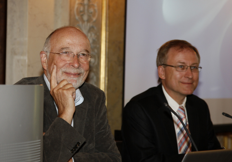 Am Podium v.li. Ao. Univ.-Prof. Dr. Christian Vielhaber - Universität Wien und  Univ.-Prof. Dr. Wolfgang Sander - Department für Didaktik der politischen Bildung - Universität Wien