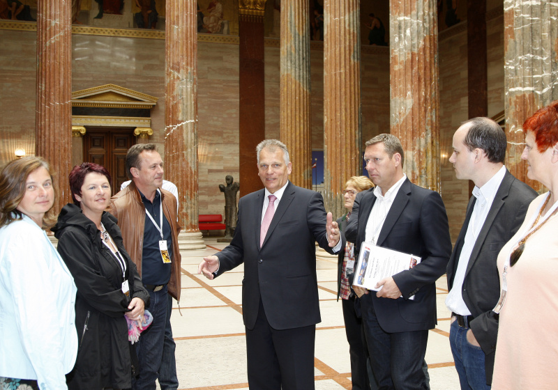 Gottfried Kneifel - Bundesratspräsident (4. v. li.) im Gespräch mit seinen Gästen