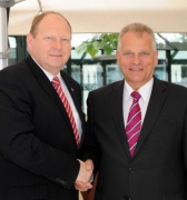 von rechts: Gottfried Kneifel - Bundesratspräsident begrüßt den deutschen Delegationsleiter