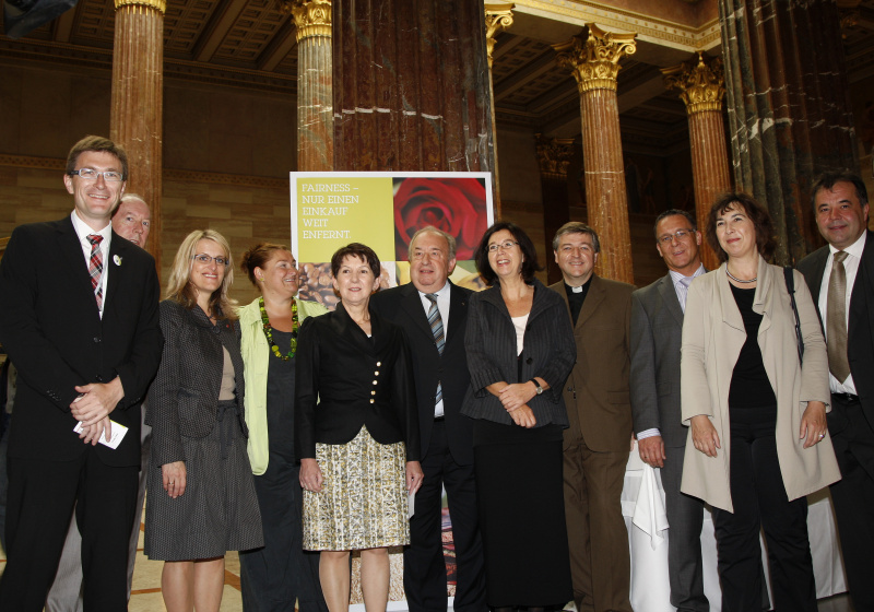 Gruppenbild mit Mag.a Barbara Prammer - Präsidentin des Nationalrates (5.v.li.) und Fritz Neugebauer - Zweiter Präsident des Nationalrates (6.v.li.)