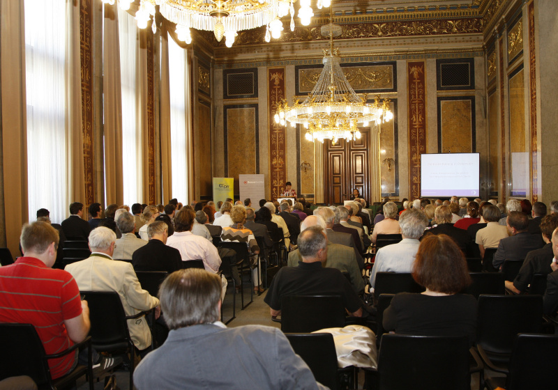 Mag.a Barbara Prammer - Nationalratspräsidentin am Rednerpult