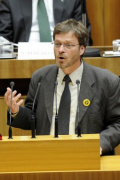 Dipl.-Ing. Dr. Wolfgang Pirklhuber - Nationalratsabgeordneter Grüne am Rednerpult