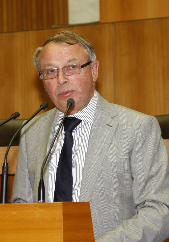 Raf Chanterie - Präsident des Europäischen Zentrums für Arbeitnehmerfragen - MEP a.D. am Rednerpult