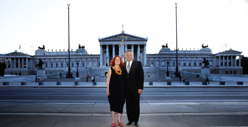 v.li; Waltraud Cooper - Künstlerin und Gottfried Kneifel - Bundesratspräsident