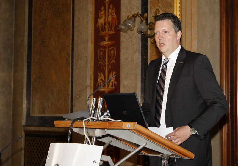 Ing. Mag. Alexander Klacska - WKO - Bundesspartenobmann Transport und Verkehr am Rednerpult