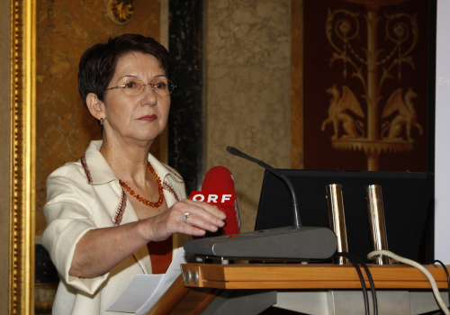 Mag.a Barbara Prammer - Nationalratspräsidentin am Rednerpult