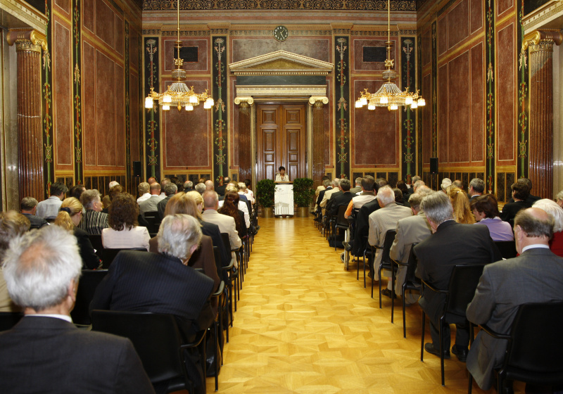 Mag.a Barbara Prammer - Präsidentin des Nationalrates am Rednerpult