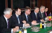 Rumänische Delegation mit Valeriu Zgoneasuch (3.v.re.)