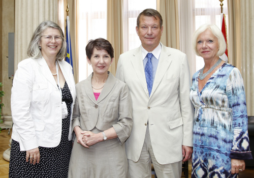 v.li.: Volksanwältin Terezija Stoisits, Nationalratspräsidentin Barbara Prammer, Volksanwalt Peter Kostelka und Volksanwältin Gertrude Brinek