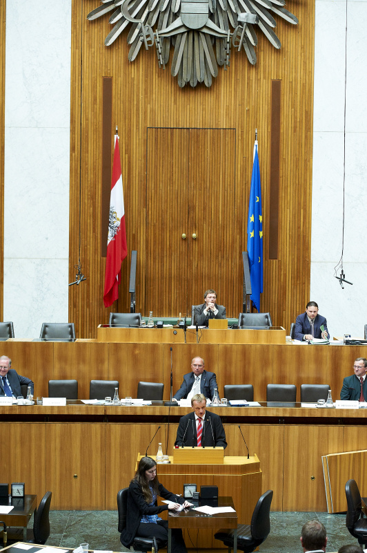 Michael Lampel - Bundesratsmitglied am Rednerpult