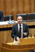 Georg Keuschnigg - Bundesratsmitglied am Rednerpult