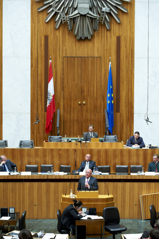 Karl Donabauer - Nationalratsabgeordneter am Rednerpult