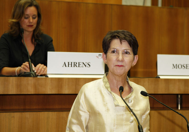 Mag.a Barbara Prammer - Präsidentin des Nationalrates am Rednerpult