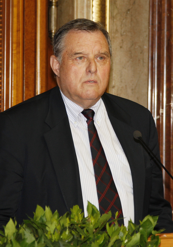 o. Univ.-Prof. Dr. Dr. h.c. Wilhelm Brauneder - Vorstand des Instituts für Rechts- und Verfassungsgeschichte der Universität Wien