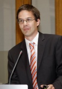 Ass.-Prof. Dr. Robert Kert - Institut für Strafrecht und Kriminologie am Rednerpult