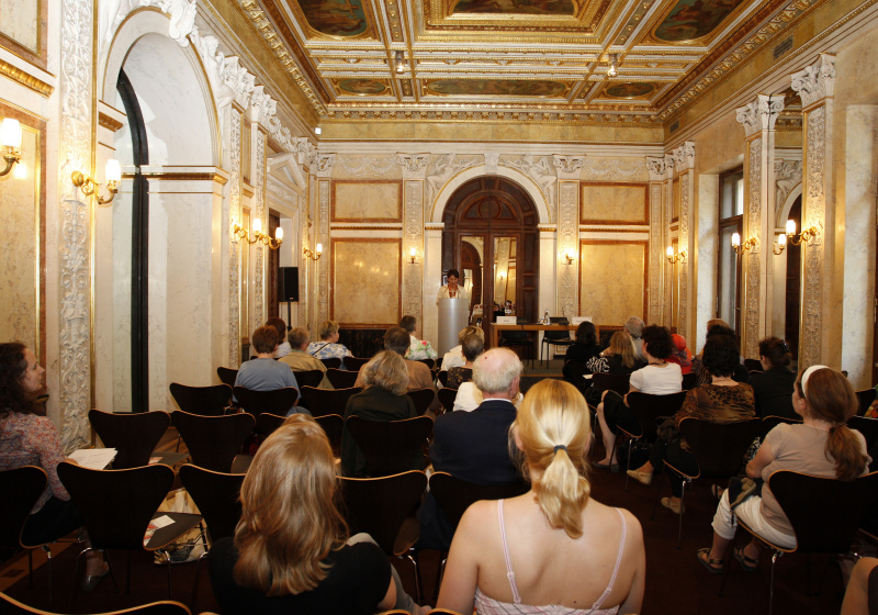 Mag.a Barbara Prammer - Praesidentin des Nationalrates am Rednerpult