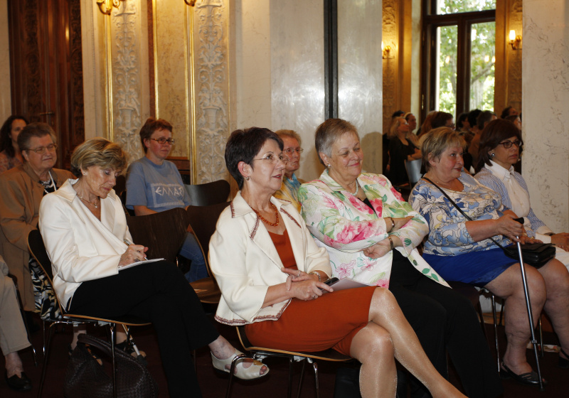 v.li. Mag.a Barbara Prammer - Präsidentin des Nationalrates und Anna Elisabeth Haselbach